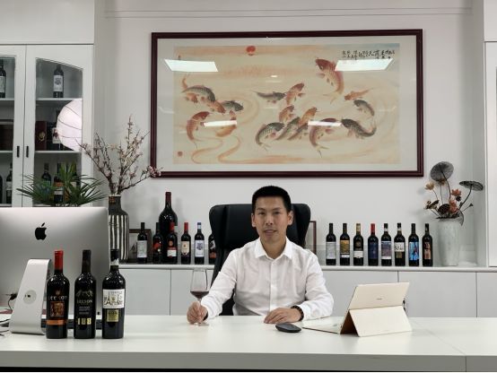 云仓酒庄双节献礼：品质美酒庆团圆，共赏佳