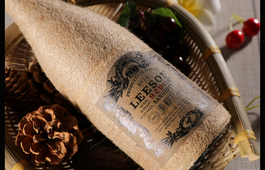 葡萄酒斜放的科学奥秘：雷盛红酒分享科学储